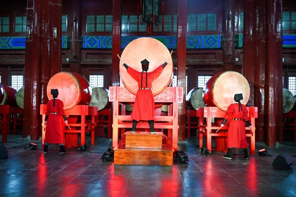 Private guide at Beijing Drum Music Performance