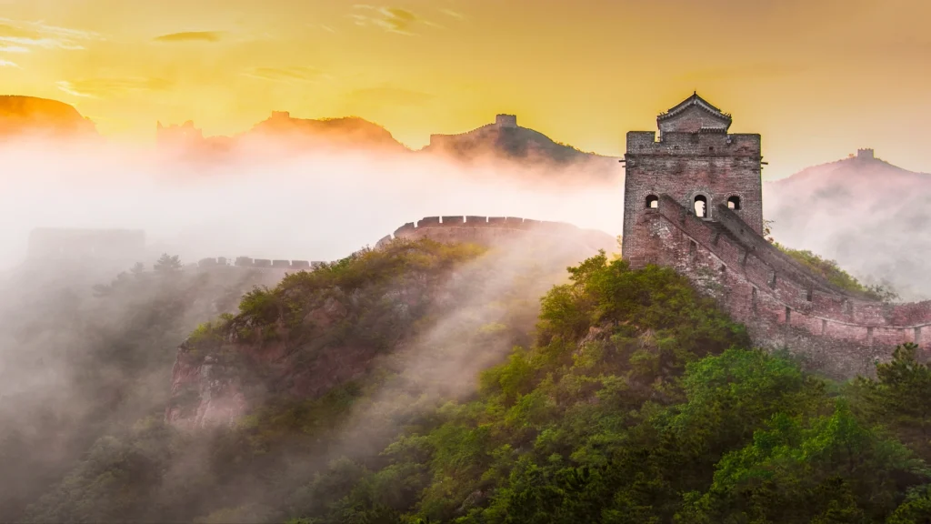 Private guide hiking along the Great Wall scenic mountains
