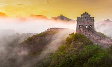 Private guide hiking along the Great Wall scenic mountains