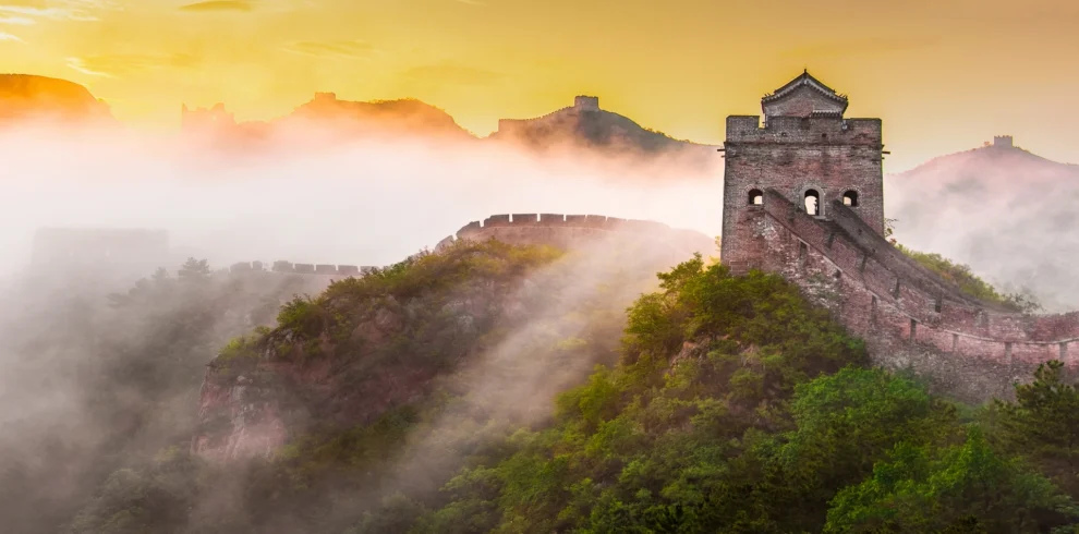 Private guide hiking along the Great Wall scenic mountains