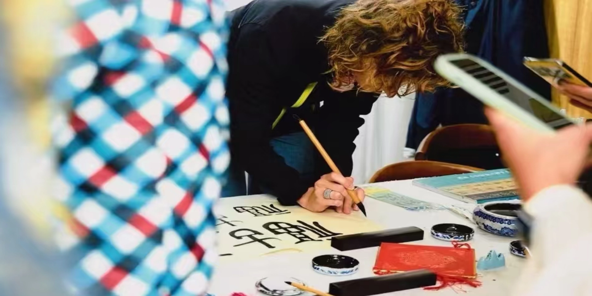 Private guide learning Chinese calligraphy brush writing