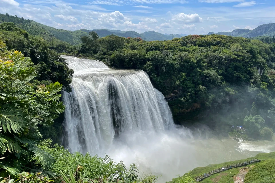 Private guide at Huangguoshu Waterfall scenic landscape