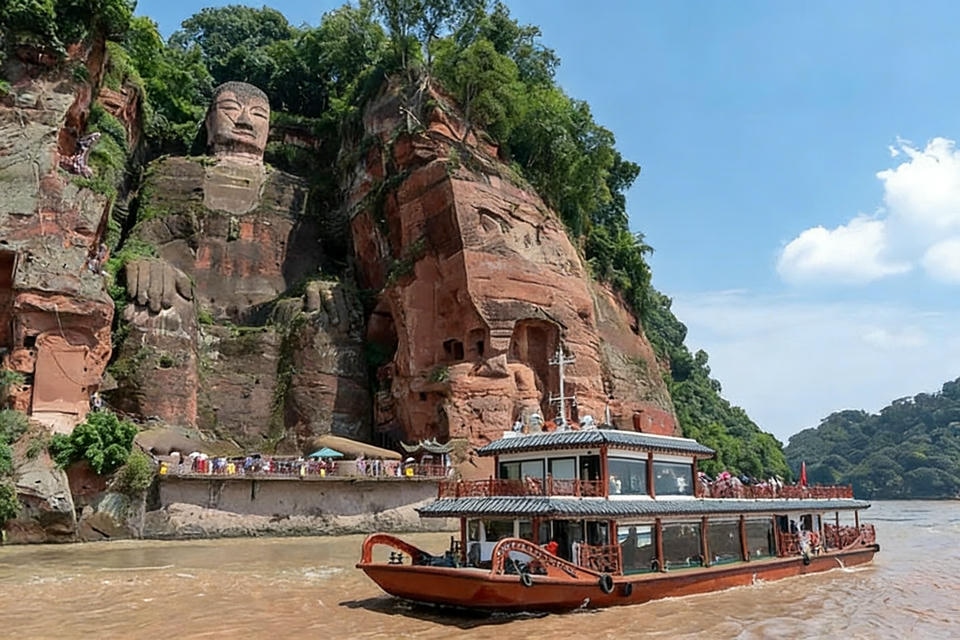 Private guide at Leshan Giant Buddha