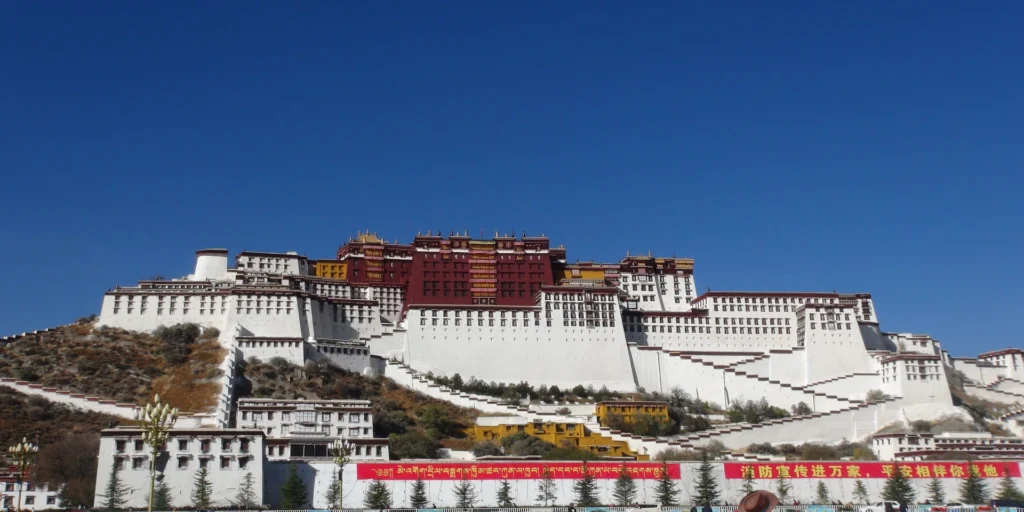 Private guide at Lhasa potala polace