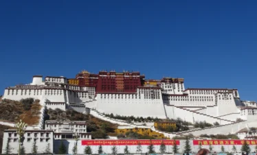 Private guide at Lhasa potala polace