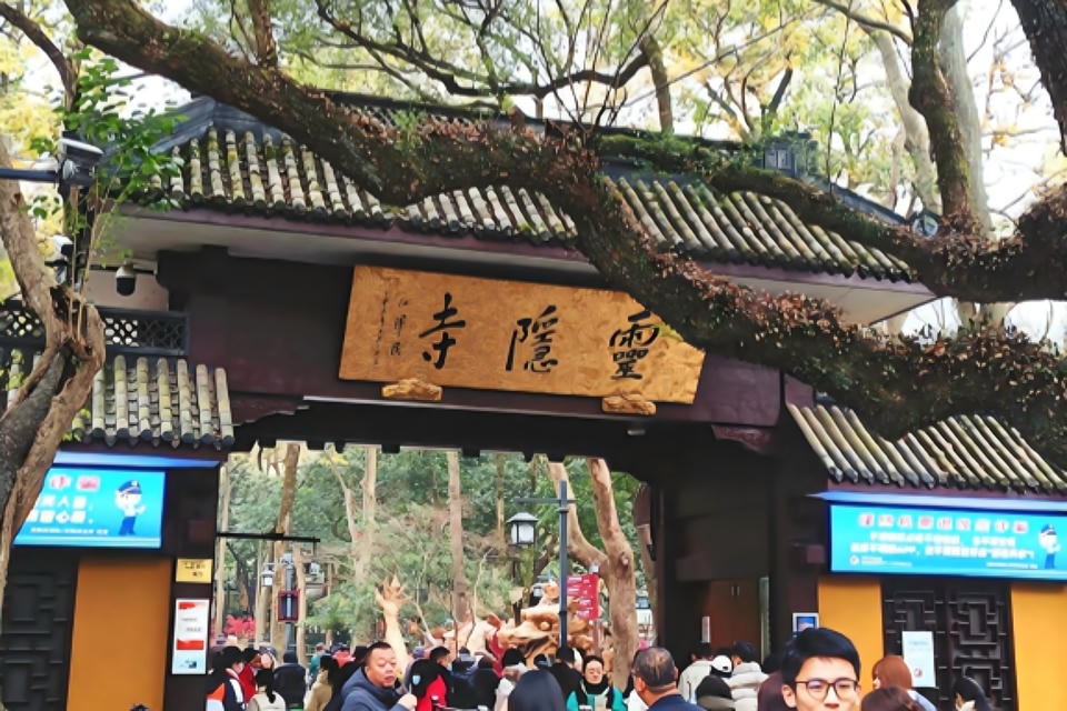Private guide at Lingyin Temple