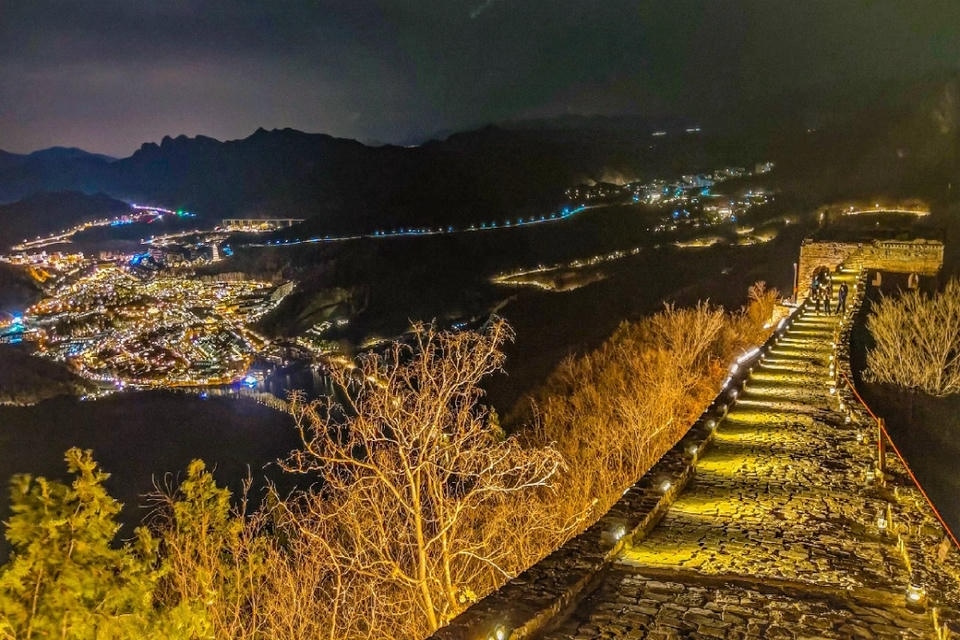 Private guide at Night Visit to Simatai Great Wall