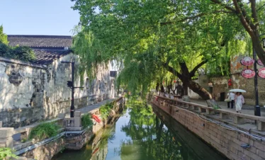 Private guide exploring Pingjiang Road canal street in Suzhou