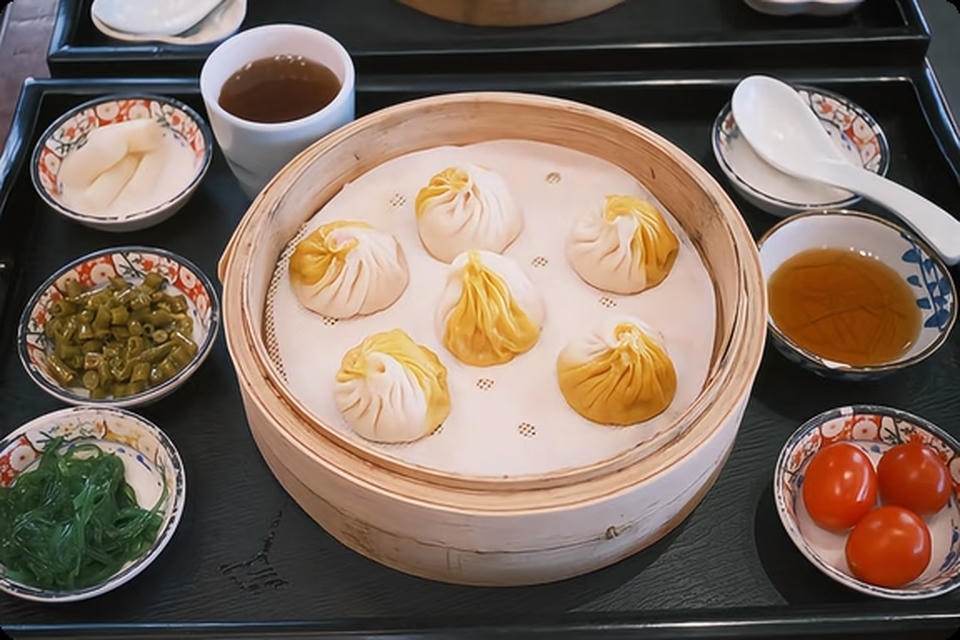 Private guide at Shanghai-Crab-Roe-xiaolongbao