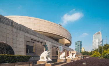 Private guide at Shanghai Museum cultural exhibitions