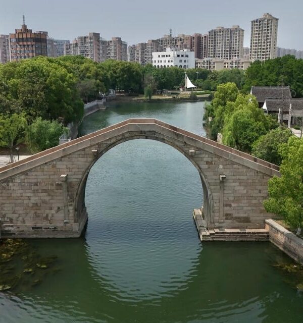 Private guide at Suzhou canal
