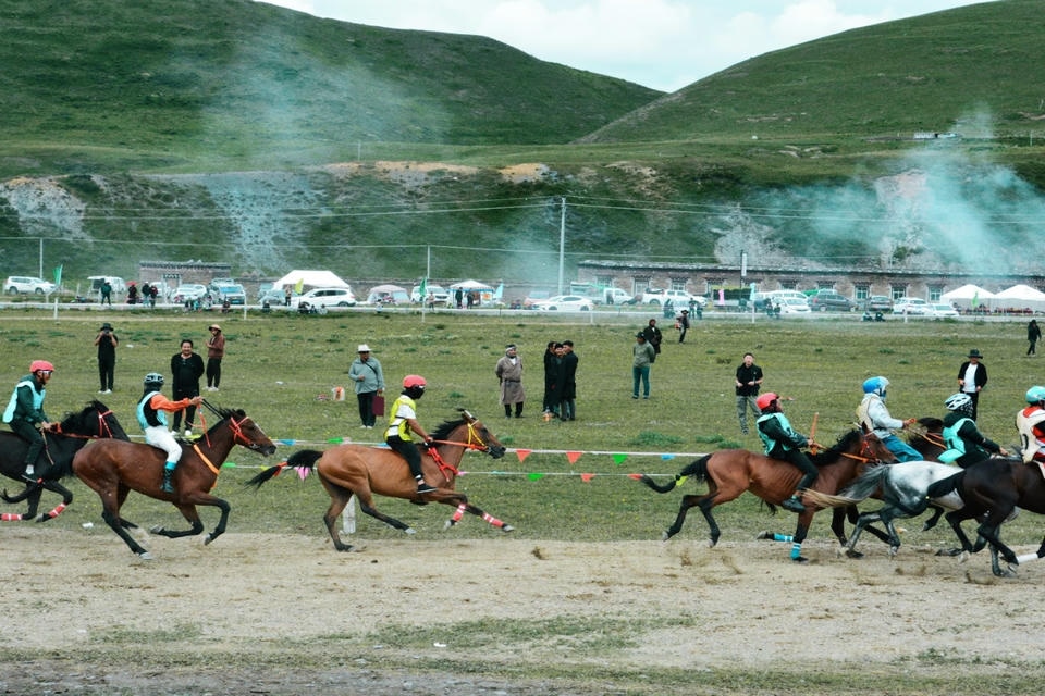 Private guide at Tagong Grassland Horse Racing Festival