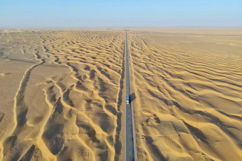 Private guide at Taklamakan Desert Highway