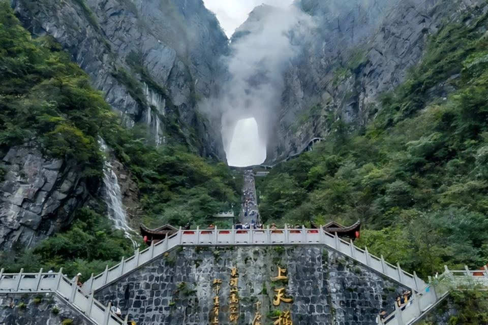 Private guide at Tianmen Mountain