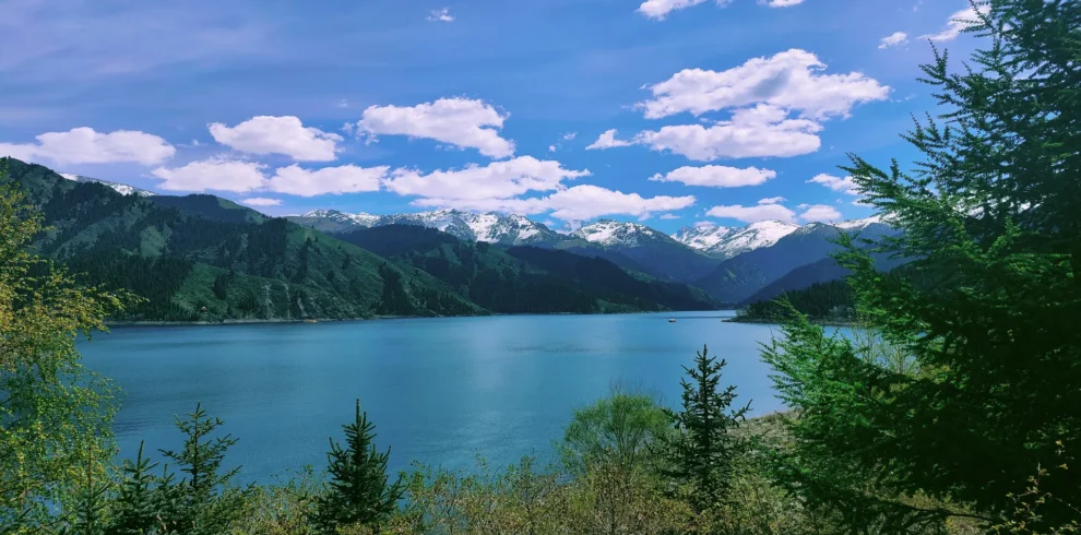 Private guide at Heavenly Lake of Tianshan mountain scenery