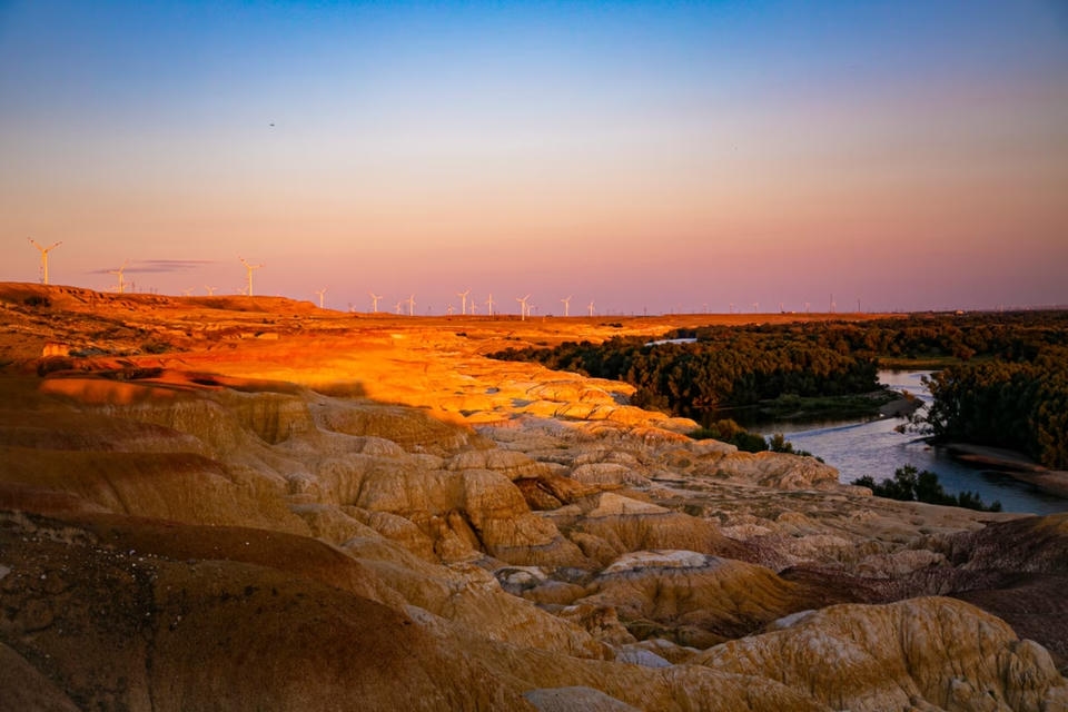 Private guide at Xinjiang Wucaitan sunset