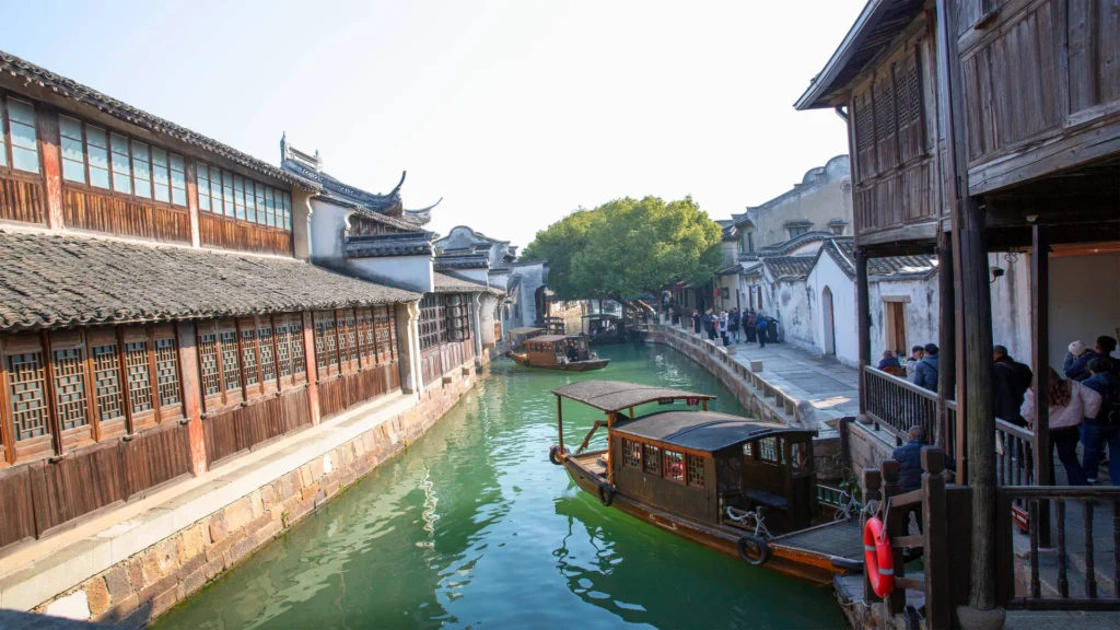Private guide at Wuzhen water town night canals