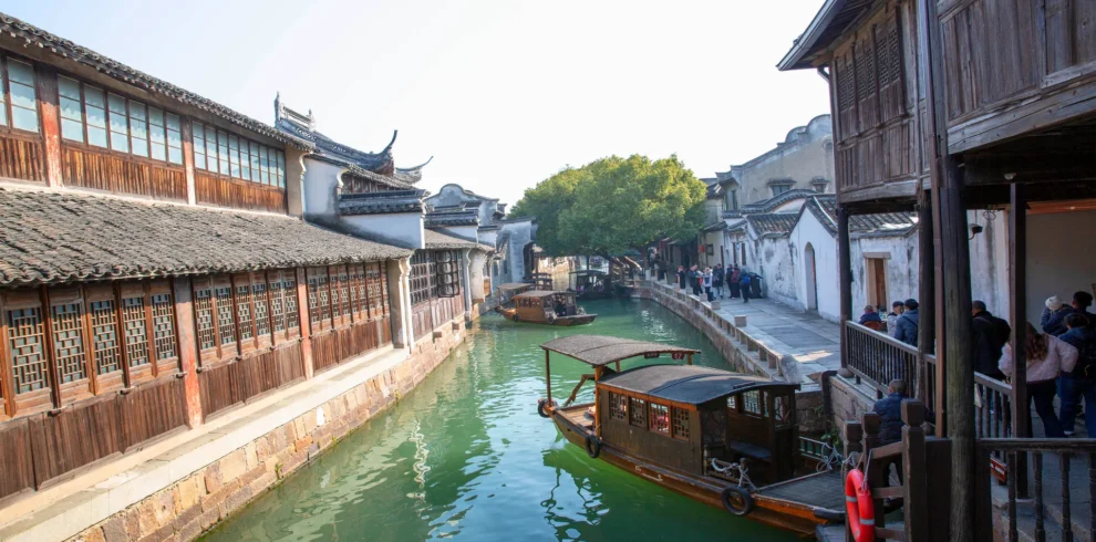 Private guide at Wuzhen water town night canals