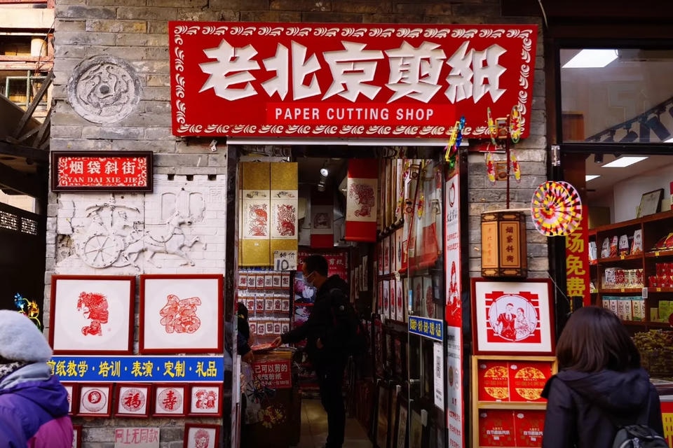 Private guide at Yandaixiejie Shops