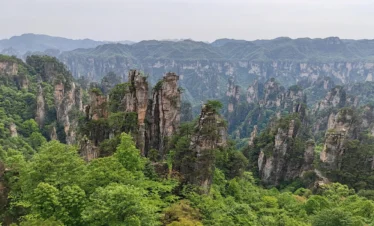 Private guide at Zhangjiajie National Forest Park mountains
