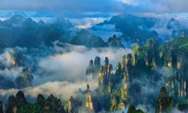 Private guide at Zhangjiajie Avatar mountains sunrise