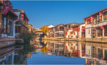 Private guide at Zhujiajiao water town canals