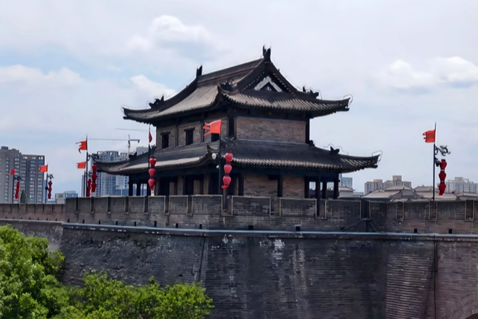 Private guide at ancient city wall