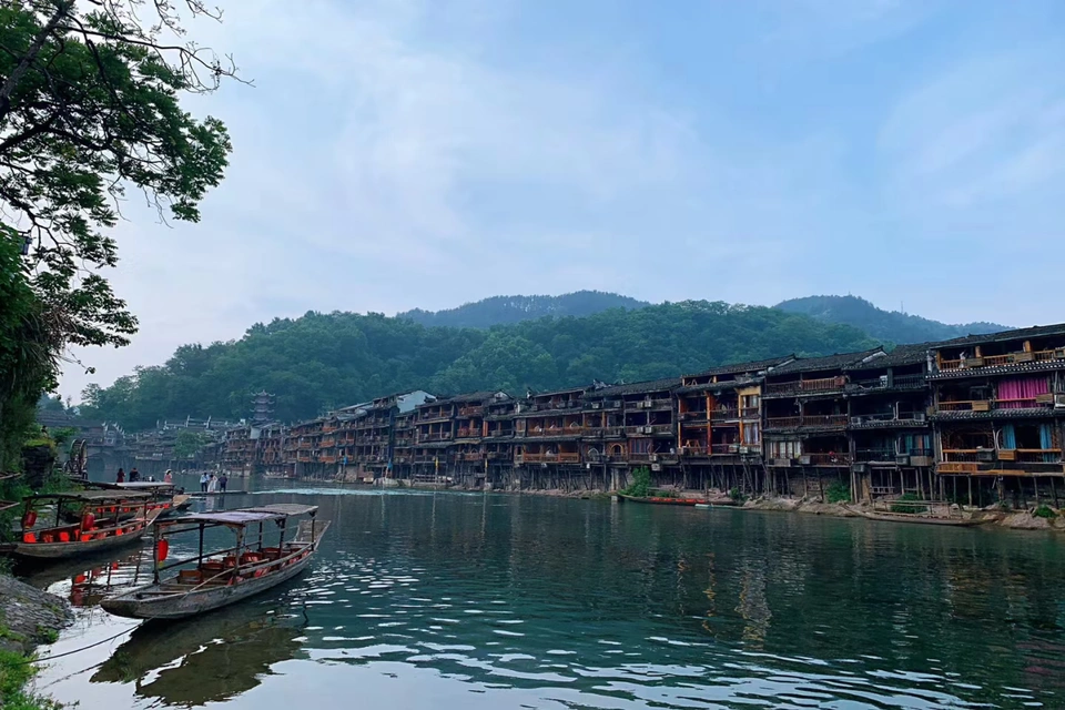Private guide at fenghuang ancient town