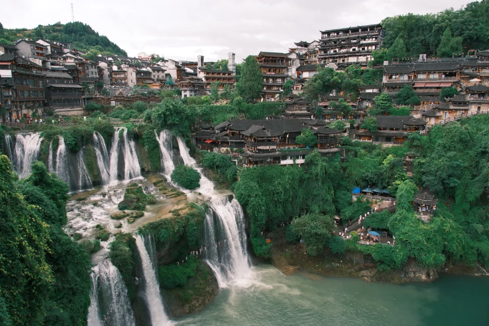 Private guide at furong ancient town
