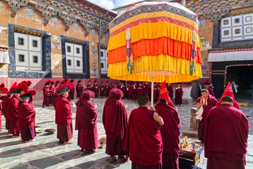 Private guide at sakya monastery