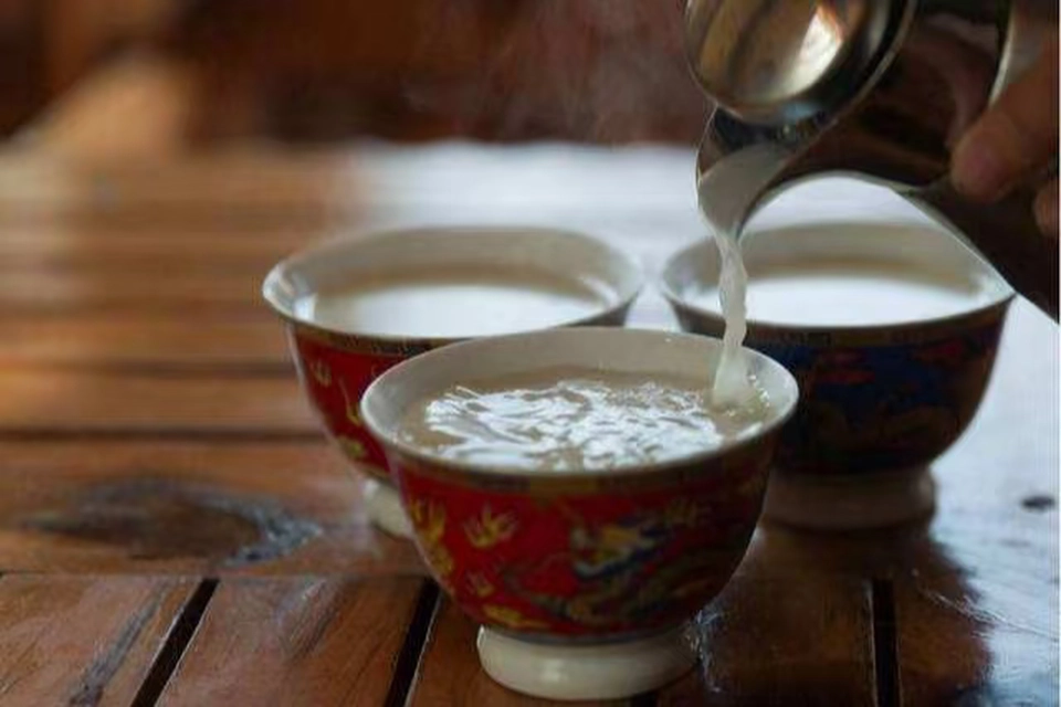 Private guide at tibetan sweet tea