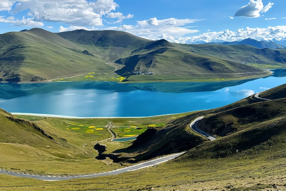 Private guide at yamdrok lake