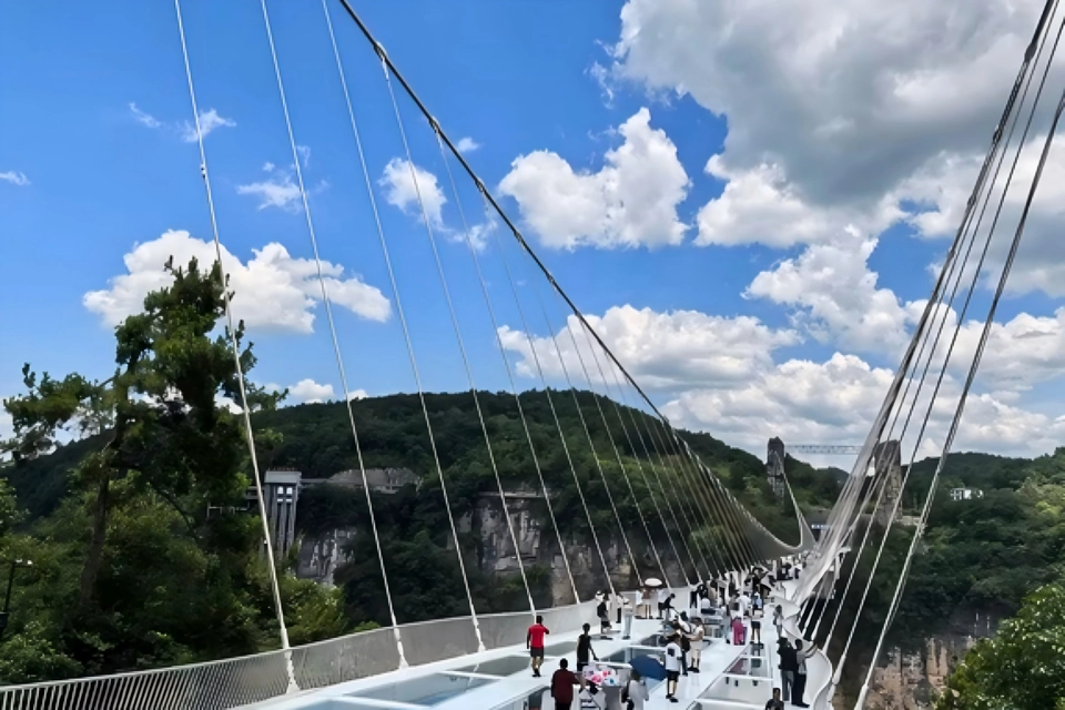Private guide at zhangjiajie grand canyon glass bridge