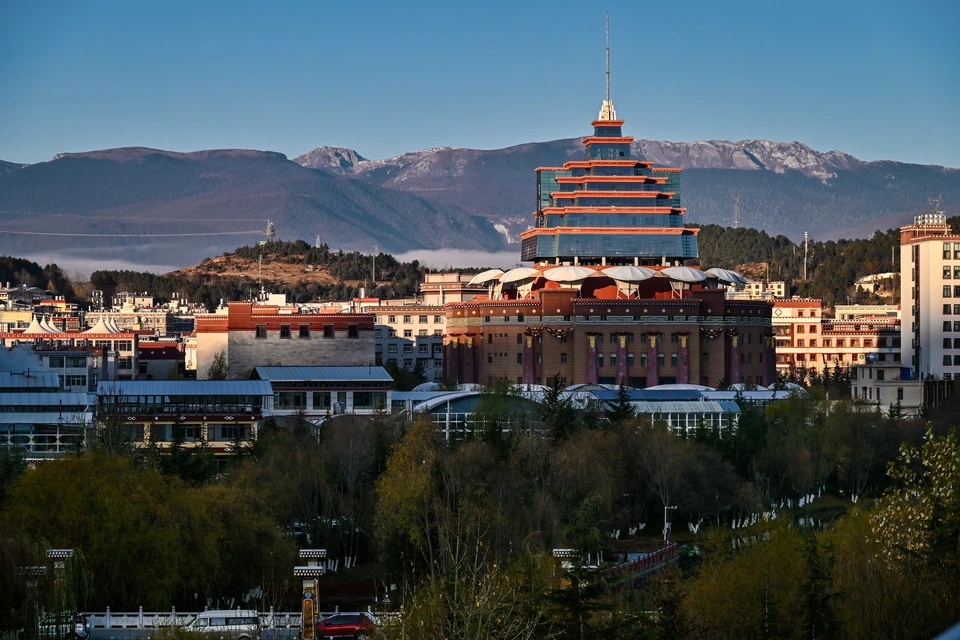 Private tour experience in Shangri-La with Tibetan monastery, mountain scenery, and cultural atmosphere