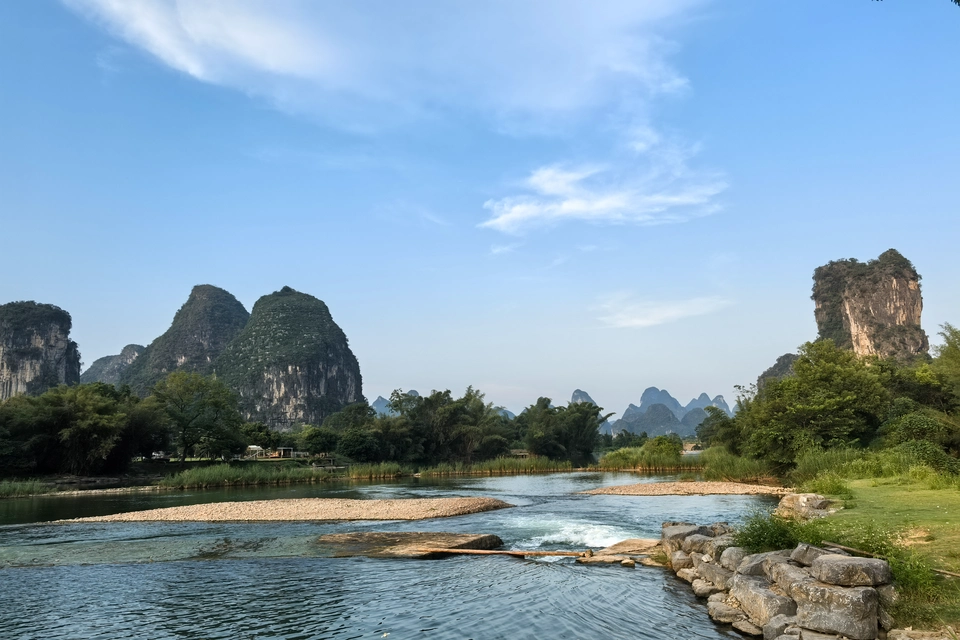 Private tour of Yangshuo countryside with Yulong River, bamboo rafting, and rural scenery