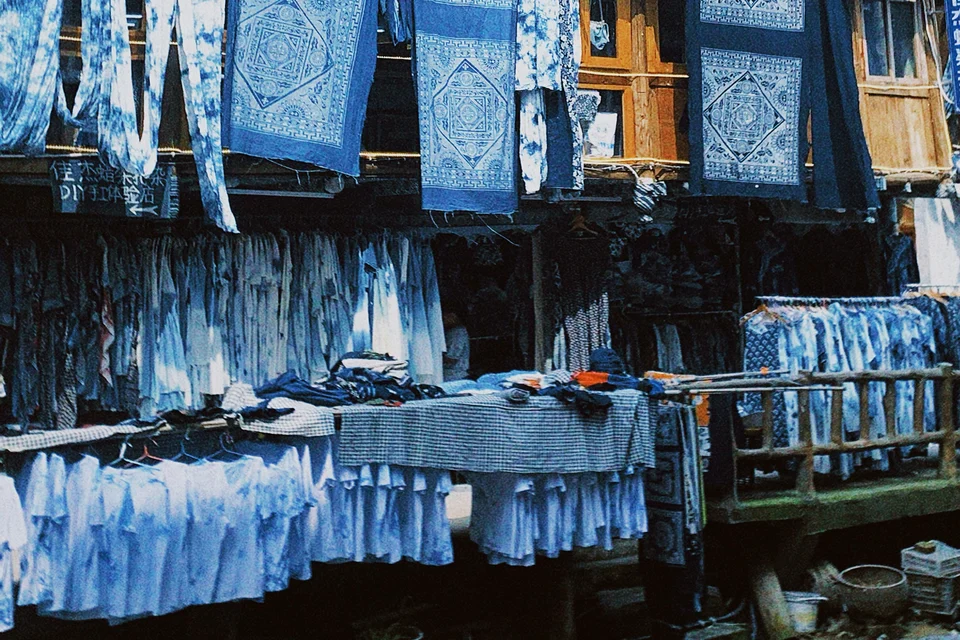 Private tour experience of Miao batik-making and ethnic culture in Guizhou