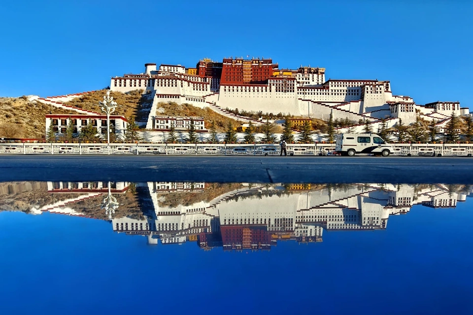 Lhasa city landmarks and Yamdrok Lake scenery in Tibet during summer