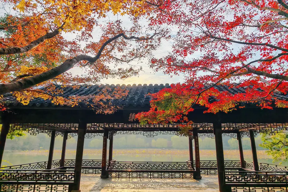 West Lake scenery in Hangzhou during October