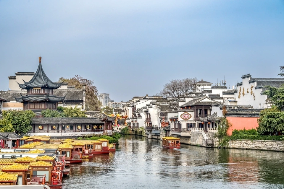 Historic Nanjing with Ming City Wall, Qinhuai River, and major cultural landmarks.