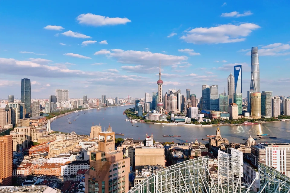 Modern Shanghai skyline with the Bund waterfront and Pudong skyscrapers.