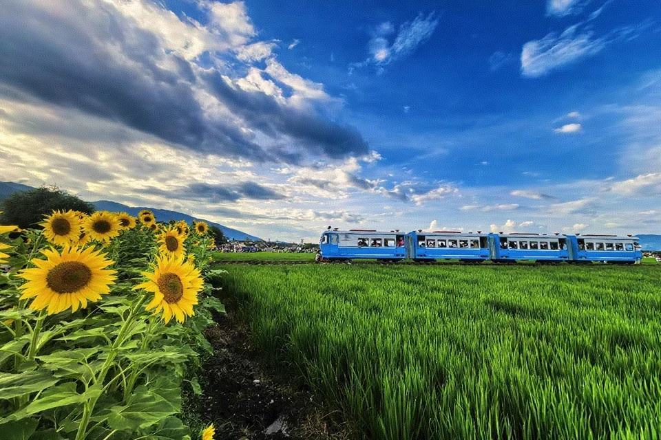 Private tour experience of Bai culture in Xizhou Village in Dali with traditional architecture and local life