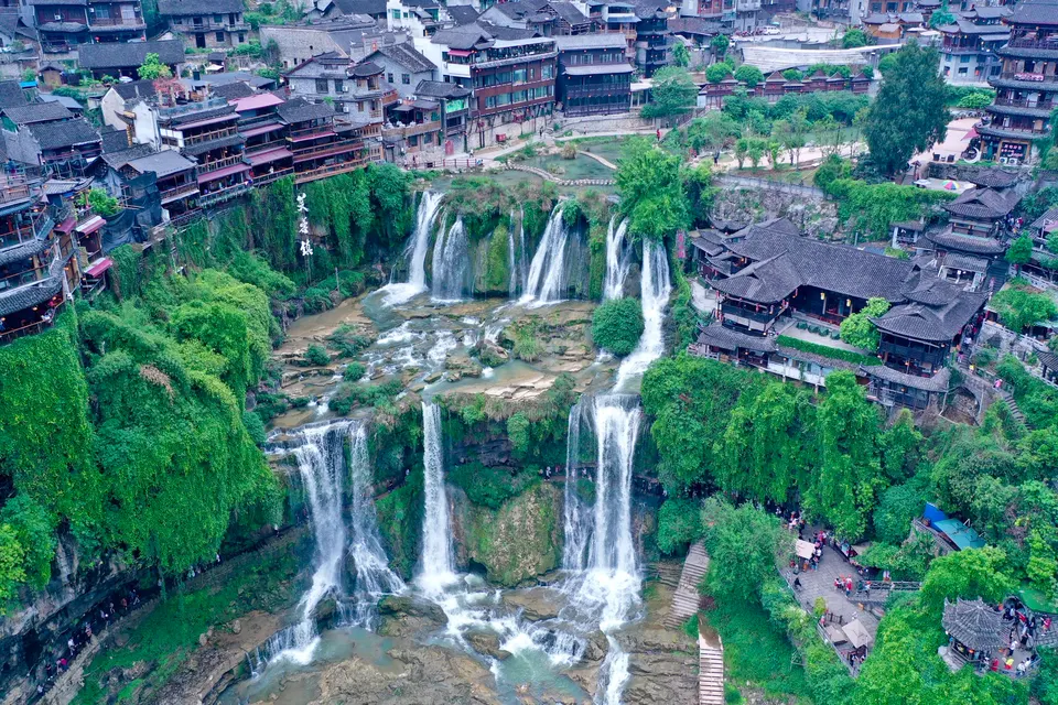 Scenic Zhangjiajie journey combining mountain landscapes, ancient towns, and private travel comfort.
