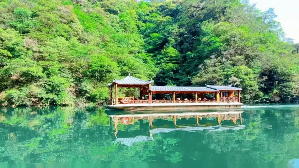 Lake and mountain scenery at Baofeng Lake in Zhangjiajie