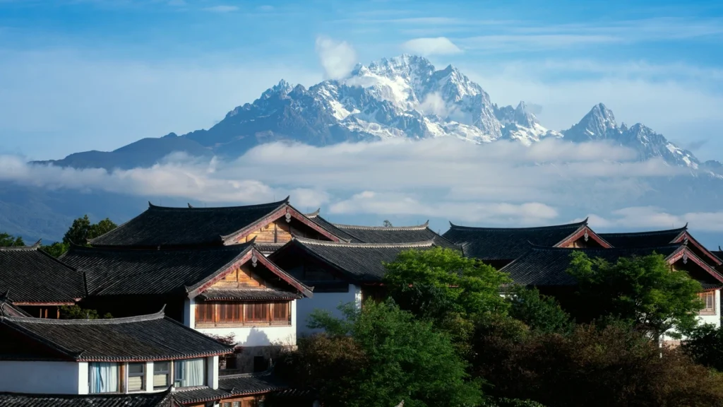 Old town and mountain scenery in Yunnan for a first trip to China